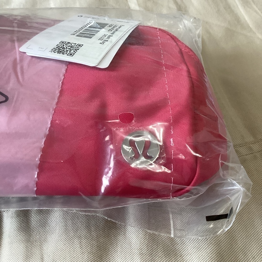 Limited Edition Lululemon Cherry Mist belt bag - Picture 10 of 13